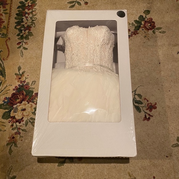 Oleg Cassini Ballgown Wedding/quinceañera Dress - Picture 3 of 5